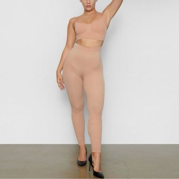 SKIMS Sculpting Legging in Ochre - Picture 1 of 5